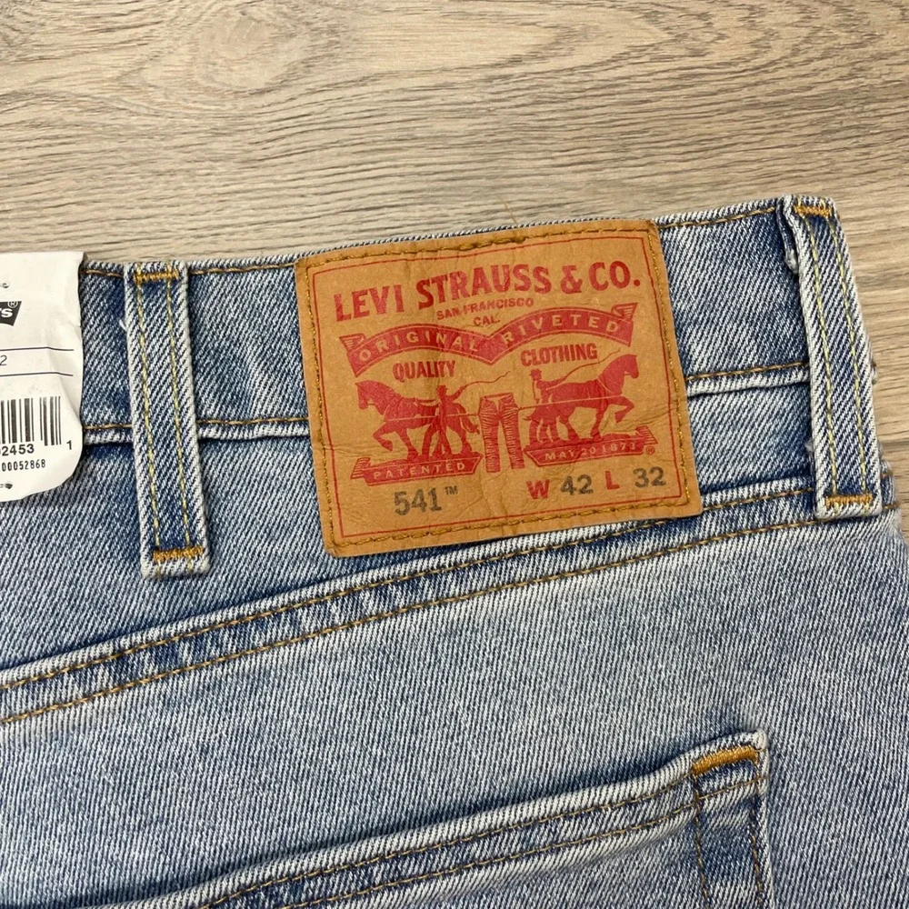 Levi's 541 Athletic Taper Jeans Mens 42x32 Light Wash Stretch Distressed